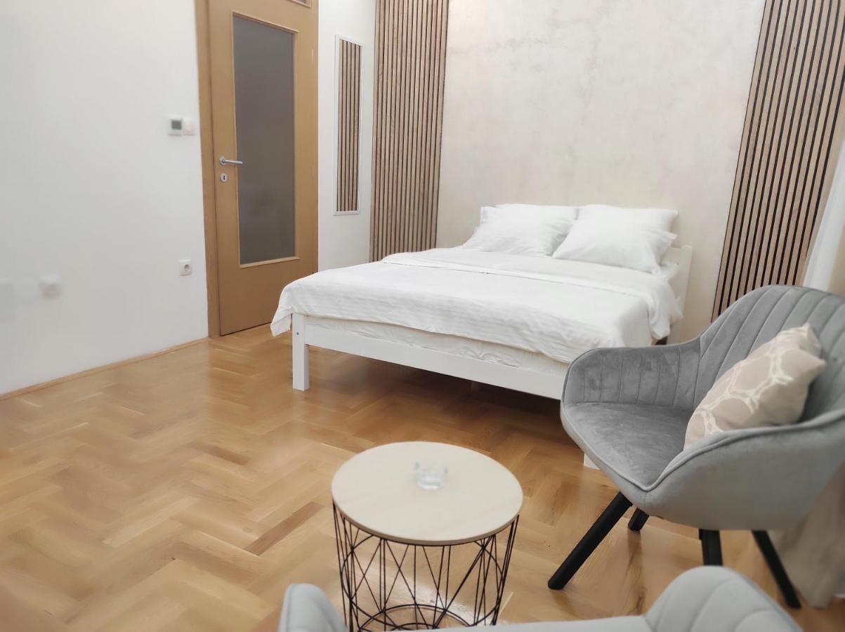 Studio Apartman Lukavica SJJ Exterior foto