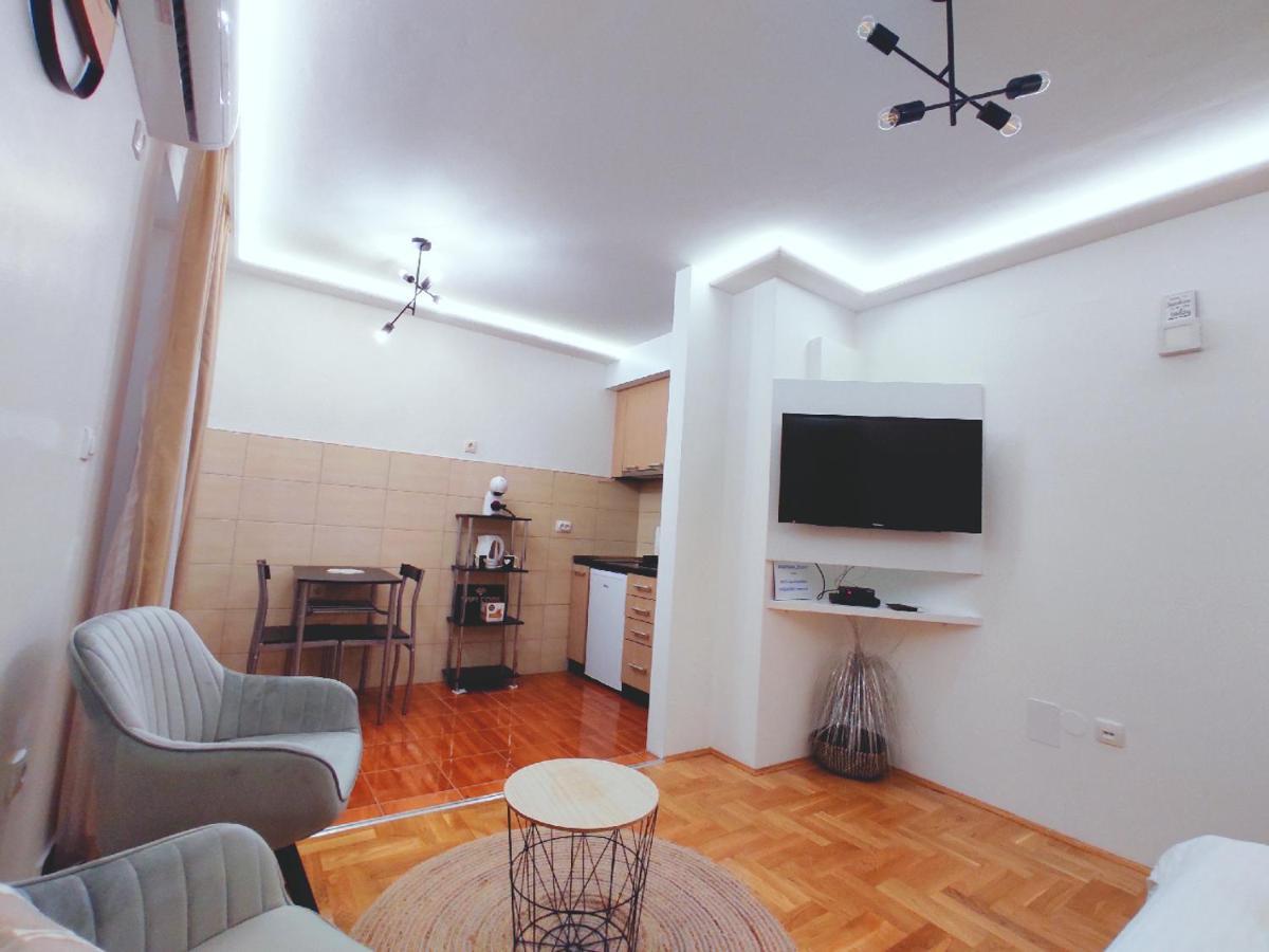 Studio Apartman Lukavica SJJ Exterior foto